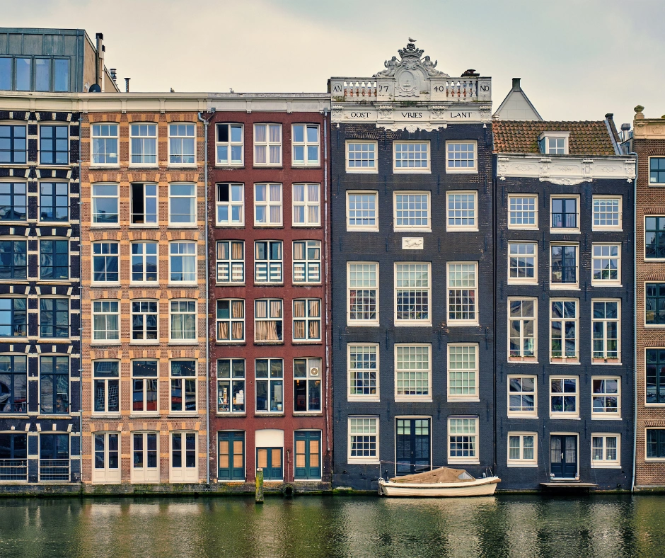 Amsterdamse grachten als herkenbaar beeld voor regio van Praktijk Maduh